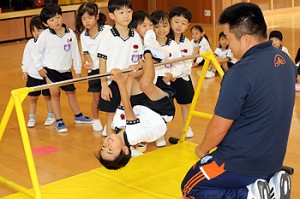 体操教室　鉄棒がんばったね‼　すみれ