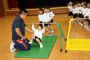 体操教室　鉄棒がんばったね‼　すみれ