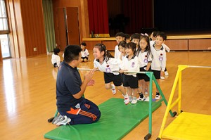 体操教室　鉄棒がんばったね‼　すみれ