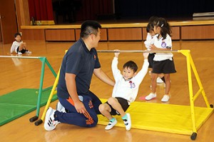 体操教室　鉄棒がんばったね‼　すみれ