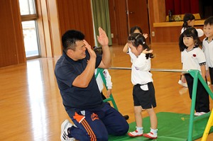 体操教室　鉄棒がんばったね‼　すみれ