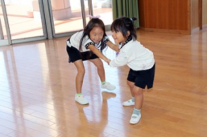 体操教室　鉄棒がんばったね‼　すみれ