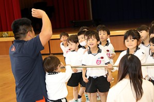 体操教室　鉄棒がんばったね‼　ばら