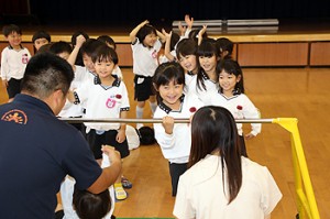 体操教室　鉄棒がんばったね‼　ばら