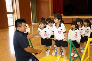 体操教室　鉄棒がんばったね‼　ばら