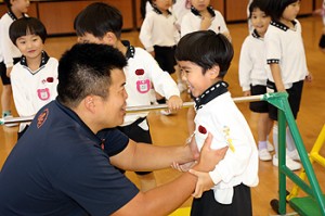 体操教室　鉄棒がんばったね‼　ばら