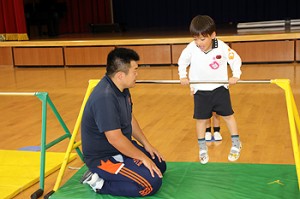 体操教室　鉄棒がんばったね‼　ばら