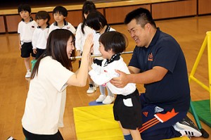 体操教室　鉄棒がんばったね‼　ばら