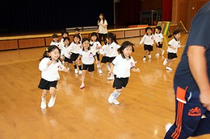 体操教室　鉄棒がんばったね‼　ばら