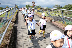 東員町中部公園遠足  年中　 NO.1