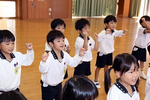 体操教室　鉄棒頑張りました‼　ひまわり