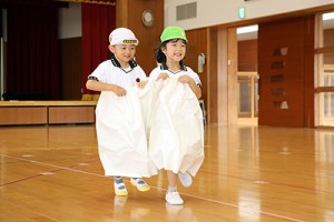 エンゼルホールで楽しい運動あそび‼　年長B・年中たんぽぽ