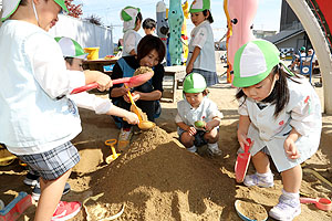 元気いっぱい園庭遊び！　A・B・うさぎ・りす・ことり・ひよこ　NO.1