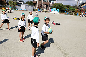 元気いっぱい園庭遊び！　A・B・うさぎ・りす・ことり・ひよこ　NO.1