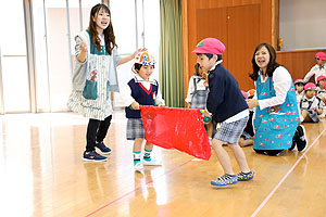 かぼちゃ運びリレー　ばら・きりん