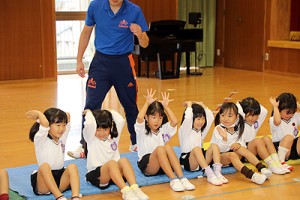 体操教室　マット運動、かけっこ　すみれ