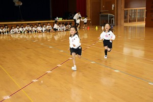 体操教室　マット運動、かけっこ　ばら