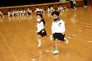 体操教室　マット運動、かけっこ　ばら