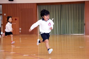 体操教室　マット運動、かけっこ　ばら
