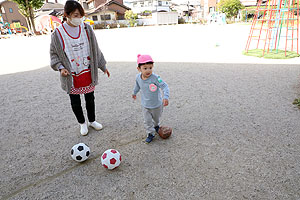 元気いっぱい園庭遊び！　D・ひよこ