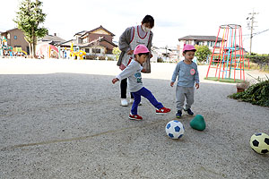 元気いっぱい園庭遊び！　D・ひよこ