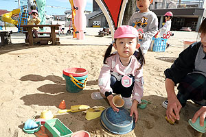 元気いっぱい園庭遊び！　D・ひよこ