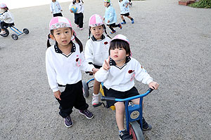 元気いっぱい園庭遊び！　うさぎ・ことり