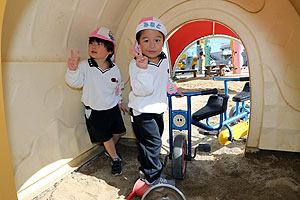 元気いっぱい園庭遊び！　うさぎ・ことり