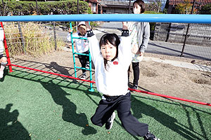 元気いっぱい園庭遊び！　うさぎ・ことり