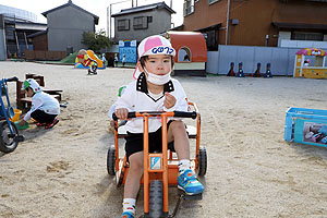 元気いっぱい園庭遊び！　うさぎ・ことり