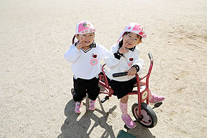 元気いっぱい園庭遊び！　うさぎ・ことり