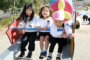 元気いっぱい園庭遊び！　うさぎ・ことり