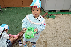 園庭で思いっきり遊びました！　さくら・たんぽぽ・こあら・ぱんだ・きりん