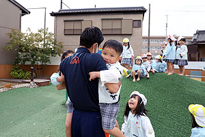 園庭で思いっきり遊びました！　さくら・たんぽぽ・こあら・ぱんだ・きりん