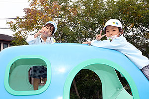 園庭で思いっきり遊びました！　さくら・たんぽぽ・こあら・ぱんだ・きりん