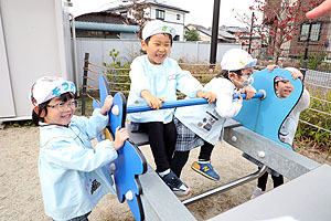 園庭で思いっきり遊びました！　さくら・たんぽぽ・こあら・ぱんだ・きりん