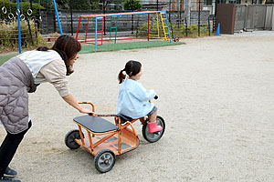 園庭で思いっきり遊びました！　さくら・たんぽぽ・こあら・ぱんだ・きりん