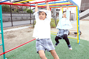 園庭で思いっきり遊びました！　さくら・たんぽぽ・こあら・ぱんだ・きりん