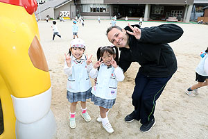 園庭で思いっきり遊びました！　さくら・たんぽぽ・こあら・ぱんだ・きりん