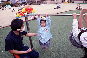 園庭で思いっきり遊びました！　さくら・たんぽぽ・こあら・ぱんだ・きりん