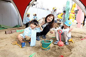 園庭で思いっきり遊びました！　さくら・たんぽぽ・こあら・ぱんだ・きりん