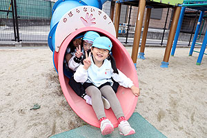 園庭で思いっきり遊びました！　さくら・たんぽぽ・こあら・ぱんだ・きりん