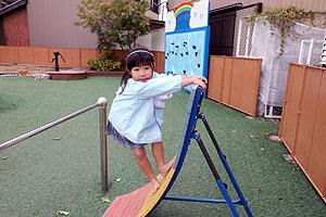 園庭で思いっきり遊びました！　さくら・たんぽぽ・こあら・ぱんだ・きりん