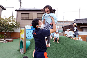 園庭で思いっきり遊びました！　さくら・たんぽぽ・こあら・ぱんだ・きりん