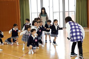 エンゼルホールで楽しい運動あそび‼　ばら