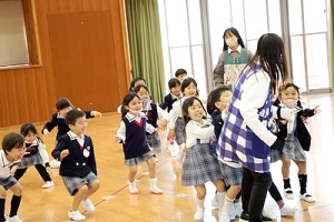 エンゼルホールで楽しい運動あそび‼　ばら
