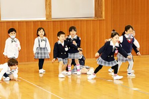 エンゼルホールで楽しい運動あそび‼　ばら