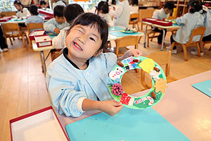 クリスマスリースの制作　きりん