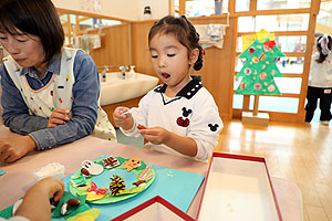 クリスマスリースの制作　きりん
