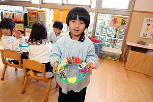 クリスマスリースの制作　きりん